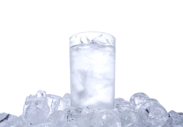 Ein Glas Eiswasser Und Eiswürfel — Stockfoto