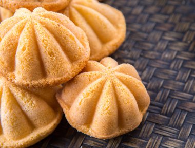Kuih Bahulu hasır mat