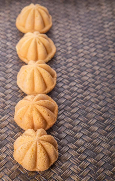 Kuih Bahulu Gâteau Aux Œufs Doux Malais Sur Tapis Osier — Photo