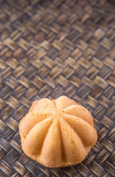 Kuih Bahulu Ein Malaiisch Süßer Biskuitkuchen Auf Weidenmatte — Stockfoto