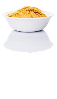 Mısır gevreği beyaz arka plan üzerinde beyaz bir kase mısır gevreği Kahvaltı