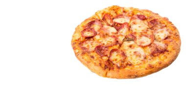 Sucuklu ve peynirli pizza