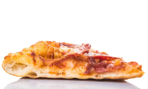 Pizza al salame piccante e formaggio — Foto Stock