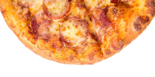 白色背景的意大利香肠和奶酪比萨 — 图库照片