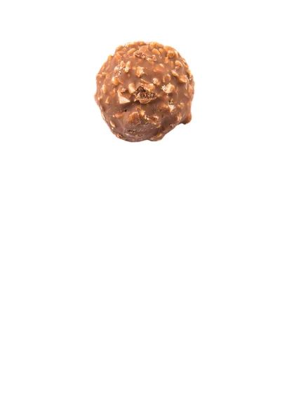 Beyaz Arka Plan Üzerinde Fındıklı Çikolata Topları — Stok fotoğraf