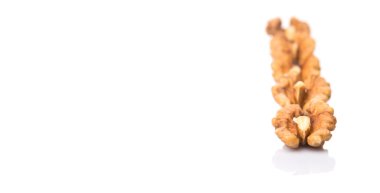 Beyaz arka plan üzerinde ceviz fındık