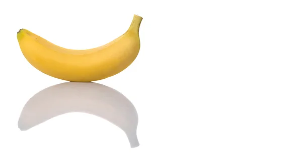 白い背景の上のバナナの果実 — ストック写真