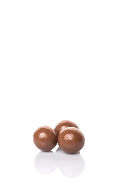 Bola Coklat Dengan Latar Belakang Putih — Stok Foto