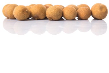 Longan meyve beyaz arka plan üzerinde