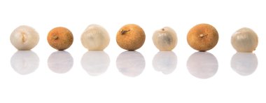 Longan meyve beyaz arka plan üzerinde