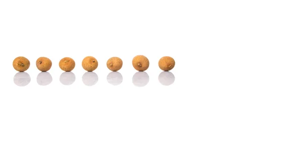 白い背景の上のリュウガン果実 — ストック写真