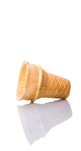 Prázdné Zmrzlinový Pohár Kužel Nad Bílým Pozadím — Stock fotografie
