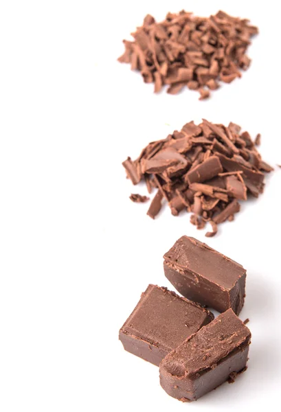 Pedaços Chocolate Marrom Escuro Sobre Fundo Branco — Fotografia de Stock