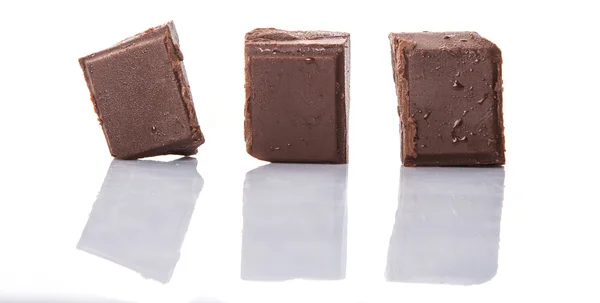 Pedaços de chocolate marrom escuro — Fotografia de Stock