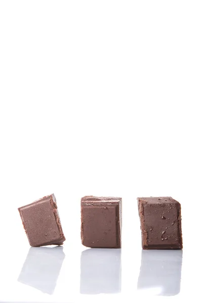 Piezas Chocolate Marrón Oscuro Sobre Fondo Blanco —  Fotos de Stock