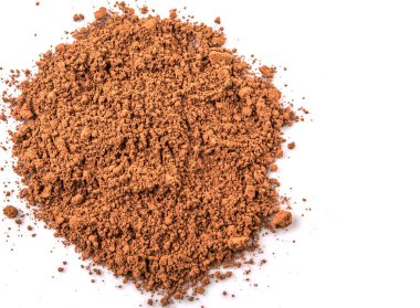 beyaz zemin üzerine kakao tozu