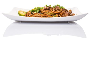 Kızarmış erişte ilave edin