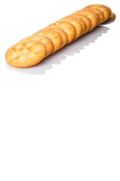 Kulaté Slané Cracker Nad Bílým Pozadím — Stock fotografie