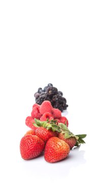 Çilek, böğürtlen, yaban mersini ve ahududu