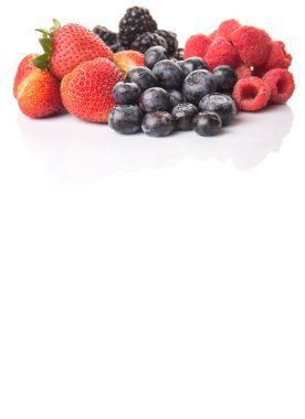 Çilek, böğürtlen, yaban mersini ve ahududu