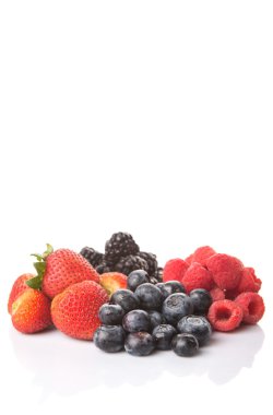 Çilek, böğürtlen, yaban mersini ve ahududu