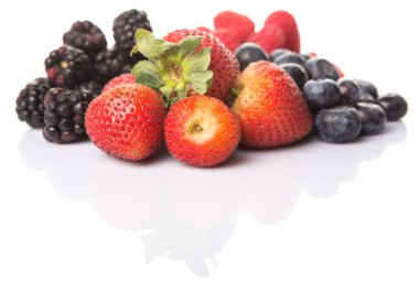 Çilek, böğürtlen, yaban mersini ve ahududu