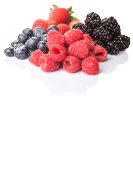 Çilek, böğürtlen, yaban mersini ve ahududu