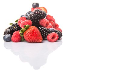 Çilek, böğürtlen, yaban mersini ve ahududu