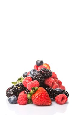 Çilek, böğürtlen, yaban mersini ve ahududu