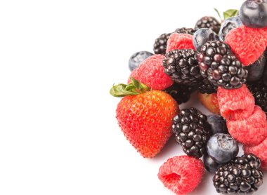 Çilek, böğürtlen, yaban mersini ve ahududu