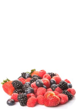 Çilek, böğürtlen, yaban mersini ve ahududu