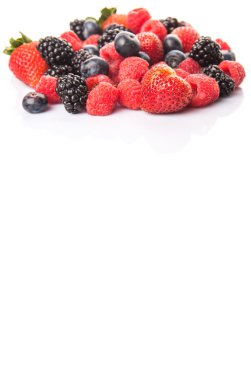 Çilek, böğürtlen, yaban mersini ve ahududu