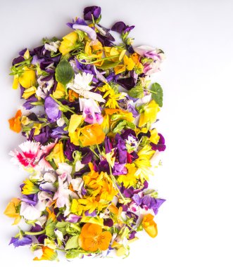 Mix yenilebilir çiçek salata