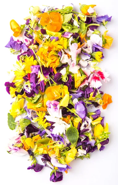Μίγμα Σαλάτας Βρώσιμα Λουλούδια Πάνω Από Λευκό Φόντο — Φωτογραφία Αρχείου