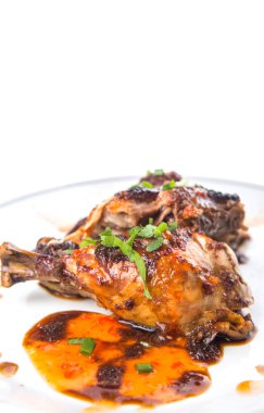 Kavrulmuş tavuk parçaları