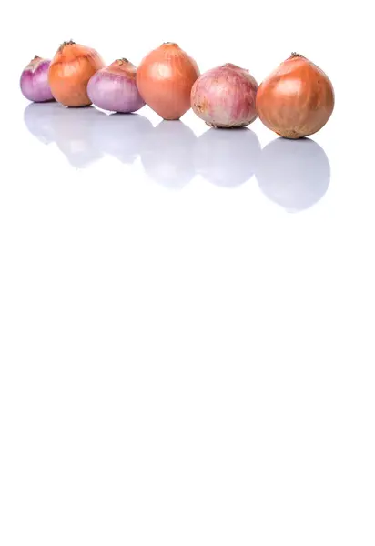 Peeled Indian Red Onions Dutch Yellow Onions White Background — Stock Photo, Image