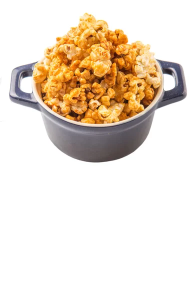 Karamell-Popcorn im blauen Topf — Stockfoto