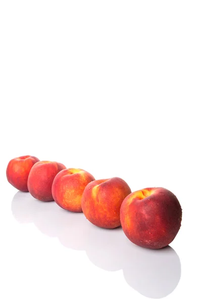 Nektarine Früchte Auf Weißem Hintergrund — Stockfoto