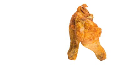 Derin kızarmış tavuk drumsticks beyaz arka plan üzerinde
