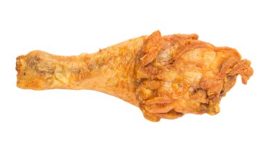 Derin kızarmış tavuk drumsticks beyaz arka plan üzerinde