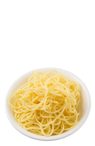 Raw Καιρό Κινεζική Κίτρινα Noodles Λευκό Μπολ Πάνω Λευκό Φόντο — Φωτογραφία Αρχείου