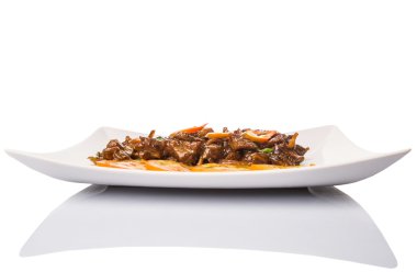 İstiridye soslu kızarmış sığır eti ilave edin