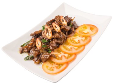 İstiridye soslu kızarmış sığır eti ilave edin