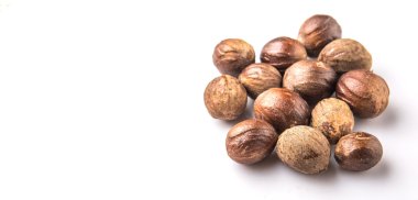 Beyaz arka plan üzerinde küçük Hindistan cevizi