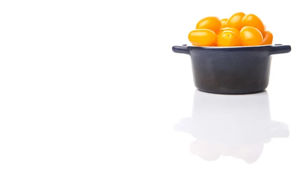 Tomate Amarillo Uva Naranja Una Olla Azul Sobre Fondo Blanco — Foto de Stock