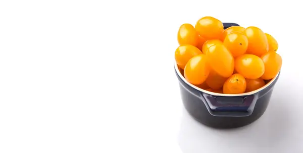 Geel Oranje Druif Tomaat Een Blauwe Pot Witte Achtergrond — Stockfoto
