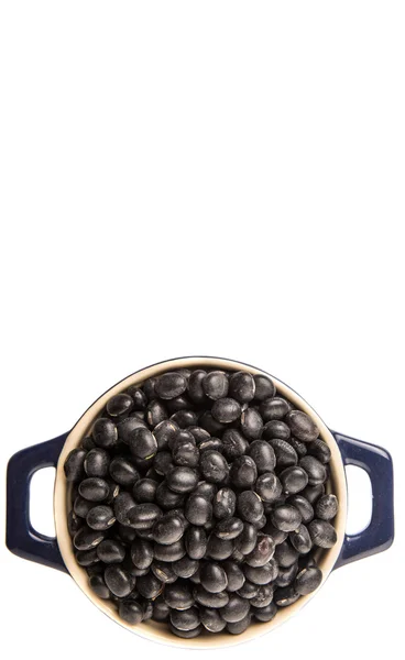 Черная фасоль в голубой бак — стоковое фото