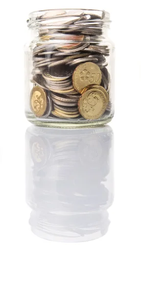 Malaysische Münzen Einem Einmachglas Vor Weißem Hintergrund — Stockfoto