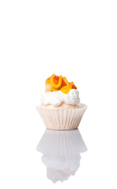 Mini Pavlova çilek tepesi ile