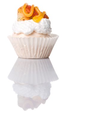 Mini Pavlova çilek tepesi ile